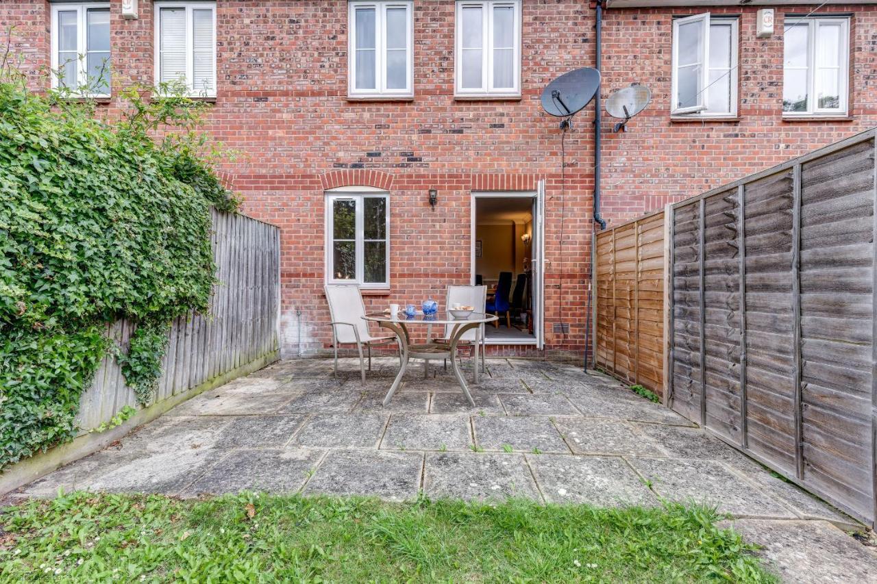 The Didcot White House Villa Exterior photo